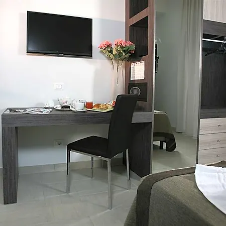 Napoli Suite 3* Neapol