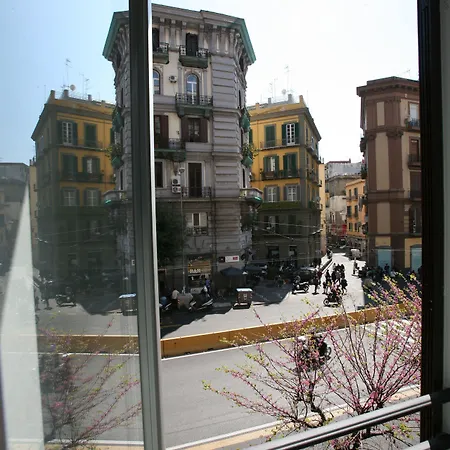 Oda ve Kahvaltı Napoli Suite 3*