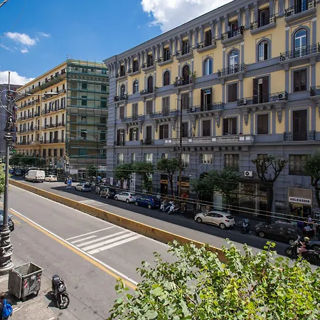 Oda ve Kahvaltı Napoli Suite 3*